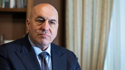 Dubai’de mahsur kalan bakan özür diledi