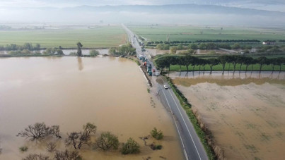 Büyük Menderes Nehri yine taştı: Tarım arazileri su altında kaldı