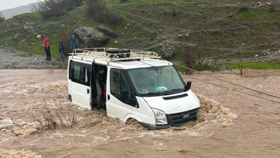 Kalp krizi geçirdi, sel yolda yakaladı! Minibüste hayatını kaybetti