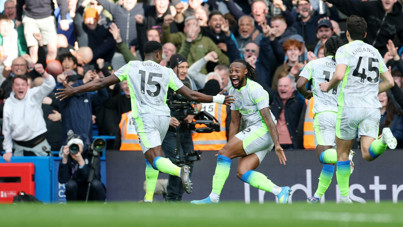 Manchester City, Chelsea'yi evinde devirdi: Zirveyle fark eridi