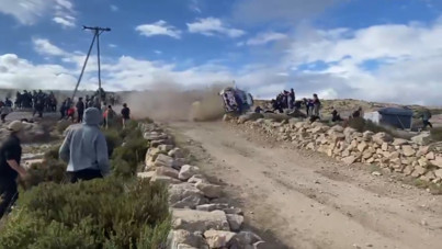 Takla atan ralli aracı seyircilerin arasına daldı: 1 ölü, 3 yaralı