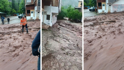 Artvin'de dere taştı, mahalle yolları sular altında kaldı