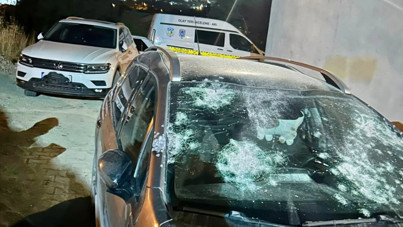 2 kişi, otomobile kurşun yağdırdı