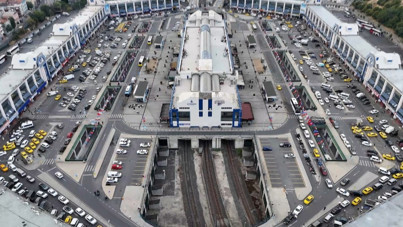 Okullar açılmadan saatler önce İstanbul’da büyük hareketlilik. Otogar girişinde uzun kuyruklar