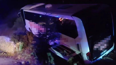 Manisa'da yolcu otobüsü yoldan çıktı. Çok sayıda yaralı var