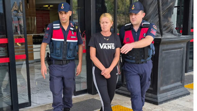 Eşini odaya götürmek isterken ölümüne neden oldu. Alanya’daki olayda eşi tutuklandı