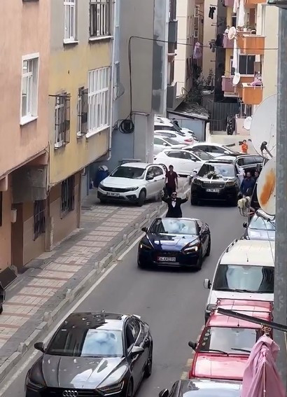 Genç kız paylaştı, herkes bu görüntüyü konuşuyor: Mahalleye böyle girdi - Resim : 4