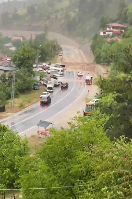Birçok kenti yağış vurdu: Hayat durma noktasına geldi - Resim: 37