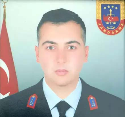 Şehit çeşmesine saldırı: Türk bayrağı ve fotoğraf tahrip edildi - Resim : 1