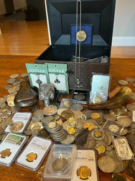 Bahçıvan parkta temizlik yaparken saklı hazine buldu - Resim : 2