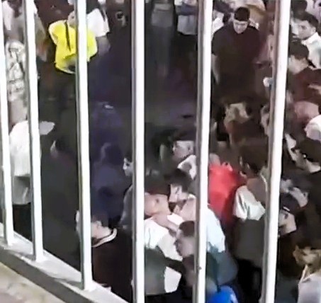 Denizli'de Ceza konserinde yürekler ağza geldi - Resim : 1