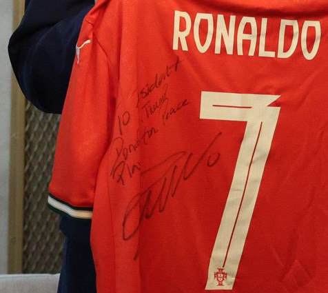 Ronaldo'dan Trump'a sürpriz mesaj: Formadaki not olay oldu - Resim : 2