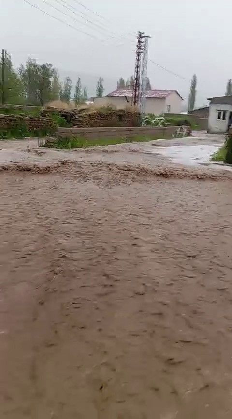 Birçok kenti yağış vurdu: Hayat durma noktasına geldi - Resim: 8