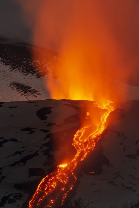 Etna Yanardağı'nda lav akışı sürüyor - Resim: 7