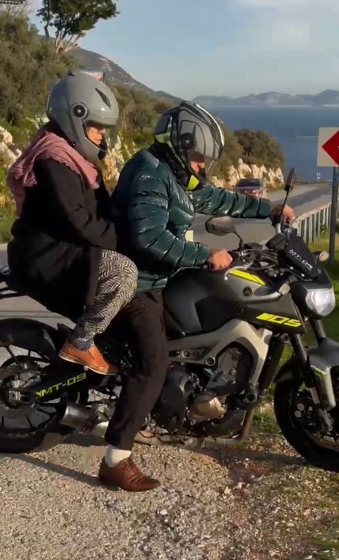 Hızlı, yaşlı ve çılgın: 74 yaşında 900 cc motosikleti sürüyor - Resim : 2