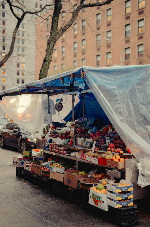 5.2 milyon dolara satılan sanat eserindeki muzu satan manav konuştu - Resim : 1