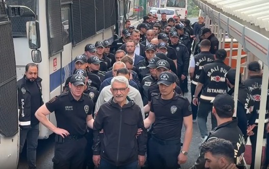 CHP'li başkanlar adliyeye sevk edildi - Resim : 2