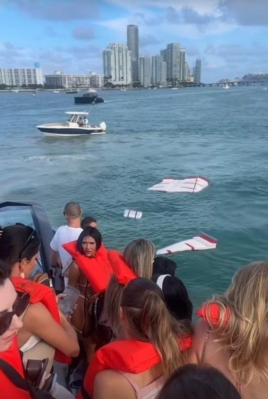Bikinili 30 fenomen batan yattan kurtarıldı - Resim: 2