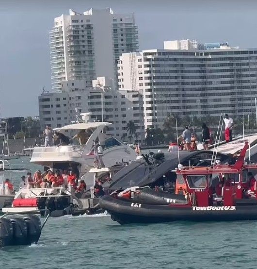 Bikinili 30 fenomen batan yattan kurtarıldı - Resim: 12