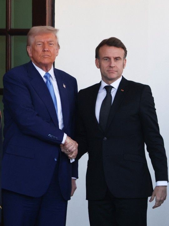 Trump ve Macron'un tokalaşma savaşı - Resim: 3