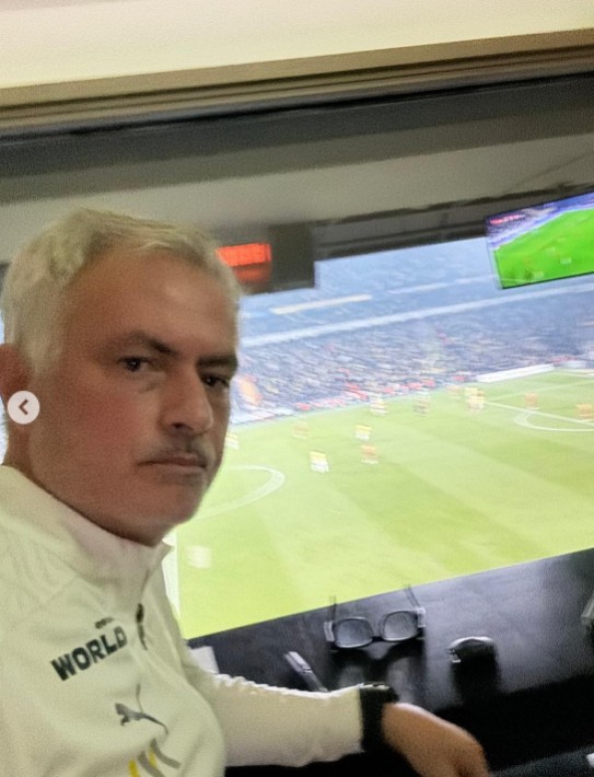 Maçı tribünden takip eden Mourinho'dan ilginç paylaşım: Offf! - Resim : 6