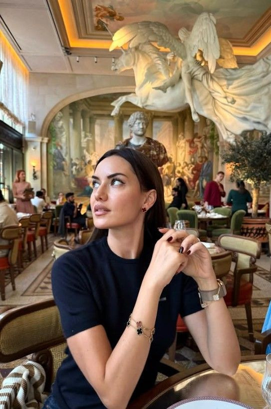 Fahriye Evcen Londra tatilinde adeta defile yaptı - Resim: 6