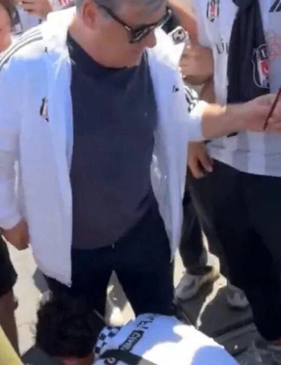 Orkun Kökçü, Beşiktaş'a geldi: Taraftar Serdal Adalı'nın ayağını öptü - Resim : 2