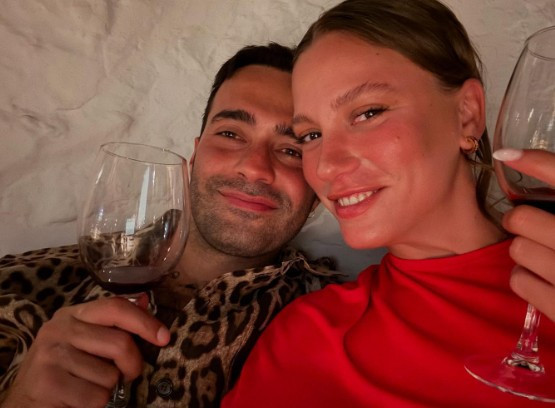 Serenay Sarıkaya yeni yaşını kutladı! Mert Demir'le aşk dolu kutlama - Resim : 1