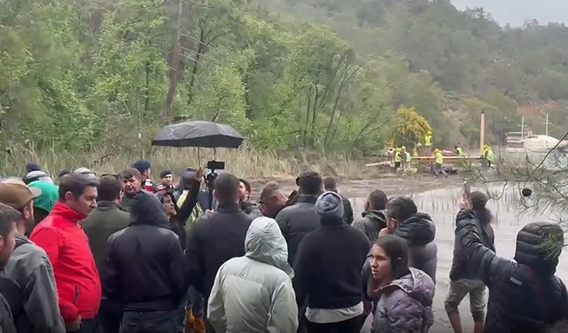 Göcek'te koy nöbeti: Jandarma izin vermedi, vatandaş suya girdi - Resim : 3