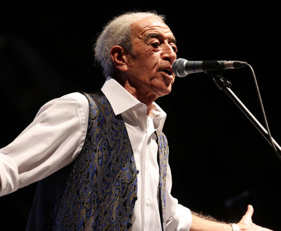 Edip Akbayram ölüm yıl dönümünde mezarı başında anıldı