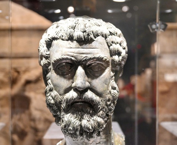 Septimius Severus'un heykel başı ve pişmiş toprak levhalar Türkiye'ye getirildi