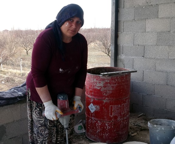 Eşi düşünce mesleğini o devraldı: İnşaatçı Alime artık usta