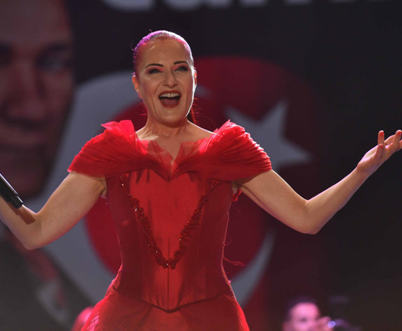 Candan Erçetin'e sevgilisinden çiftlik jesti: "Yanındaki arsayı aldım"