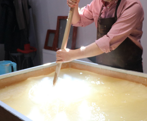 300 yıllık konakta 2 bin yıllık yöntemle kağıt üretiliyor