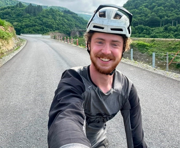 Ayrılık acısını pedallara yükledi! İsviçre’den Kastamonu’ya bisikletle geldi