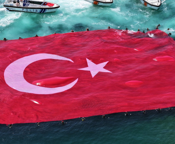 Boğaz’da nefes kesen kortej: Vatandaşlar akın etti