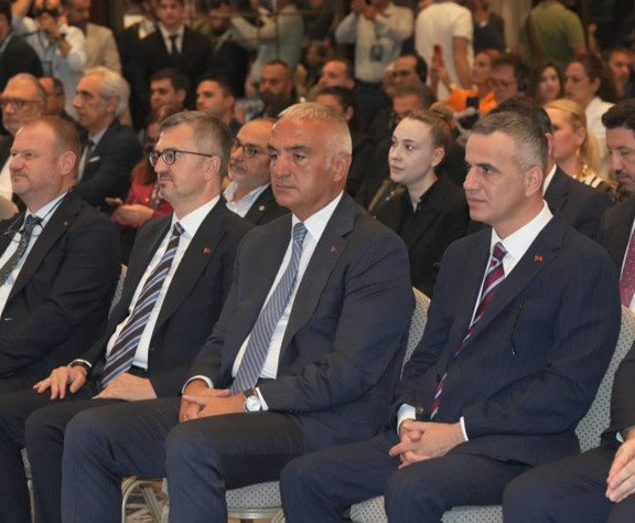 Bakan Ersoy açıkladı: Türk dizilerine destek için yeni dönem başlıyor