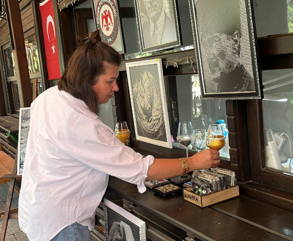 Sosyal medyada gördü: Kristal cam sanatı yeni işi oldu