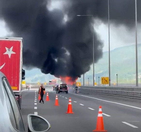 Yolcu otobüsü cayır cayır yandı - Resim : 1