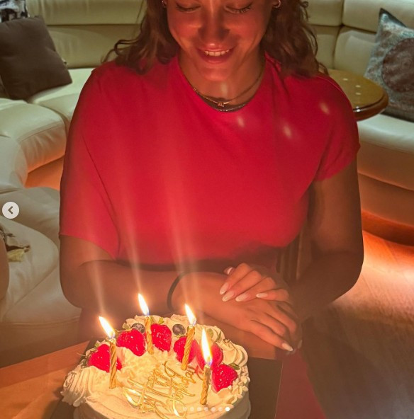 Serenay Sarıkaya yeni yaşını kutladı! Mert Demir'le aşk dolu kutlama - Resim : 2