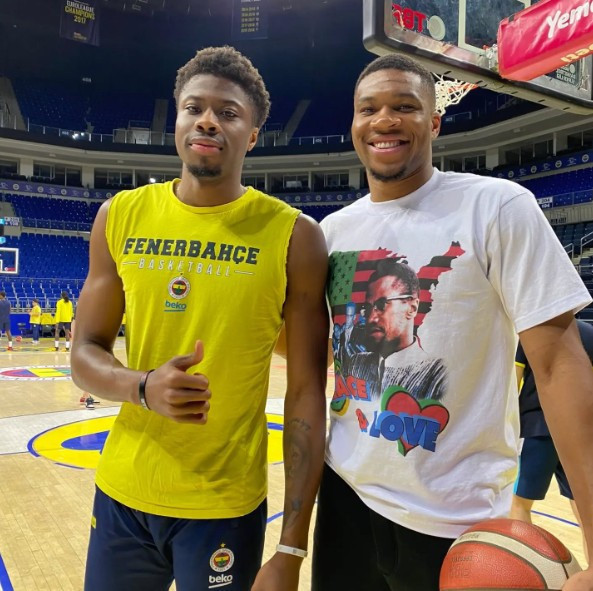 Antetokounmpo'dan transfer çağrısı: Fenerbahçe ve Efes'e yeşil ışık yaktı - Resim : 2