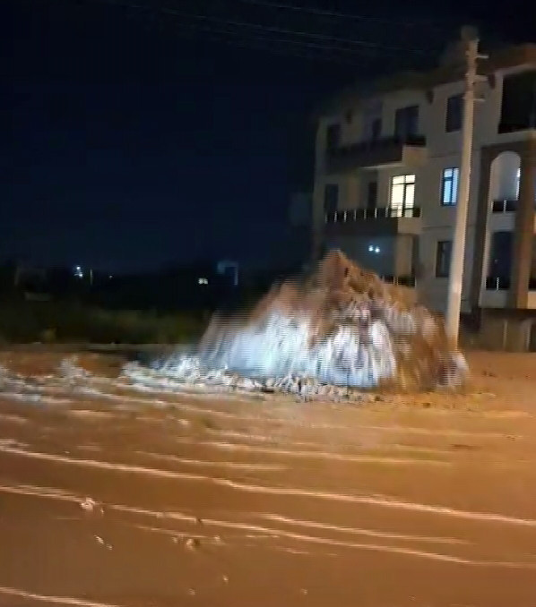 Konya'yı sağanak vurdu: Evleri ve iş yerlerini su bastı - Resim : 1
