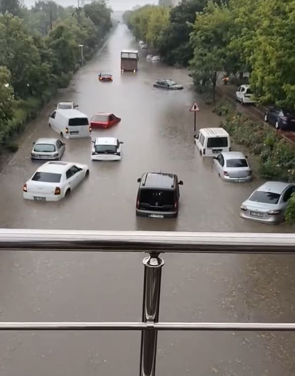 Birçok kenti yağış vurdu: Hayat durma noktasına geldi - Resim: 47