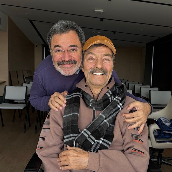 Ahmet Ümit, Kadir İnanır'ı ziyaret etti: Fotoğraf paylaştı - Resim : 1