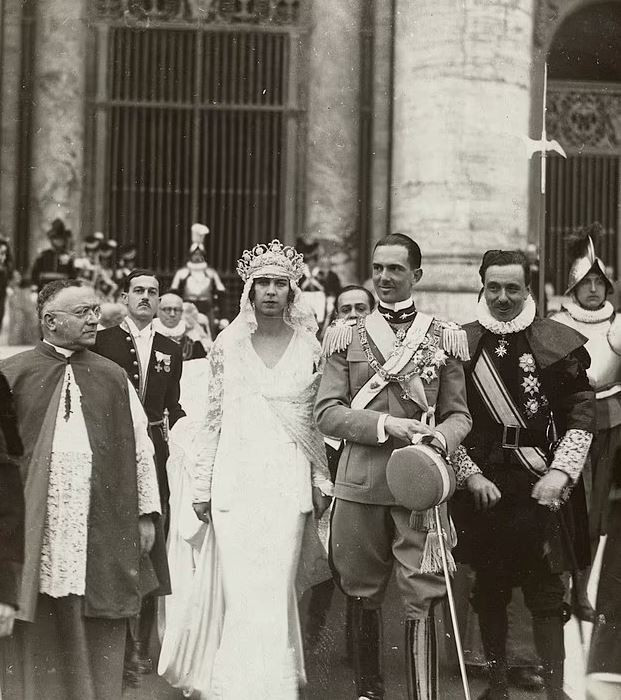 Devrik kralın torunları 13 milyar liralık mücevherleri geri istiyor - Resim : 2