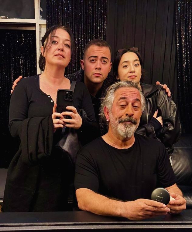 Cem Yılmaz’a aile sürprizi: Gösterisini kardeşi ve yeğenleri izledi - Resim : 1