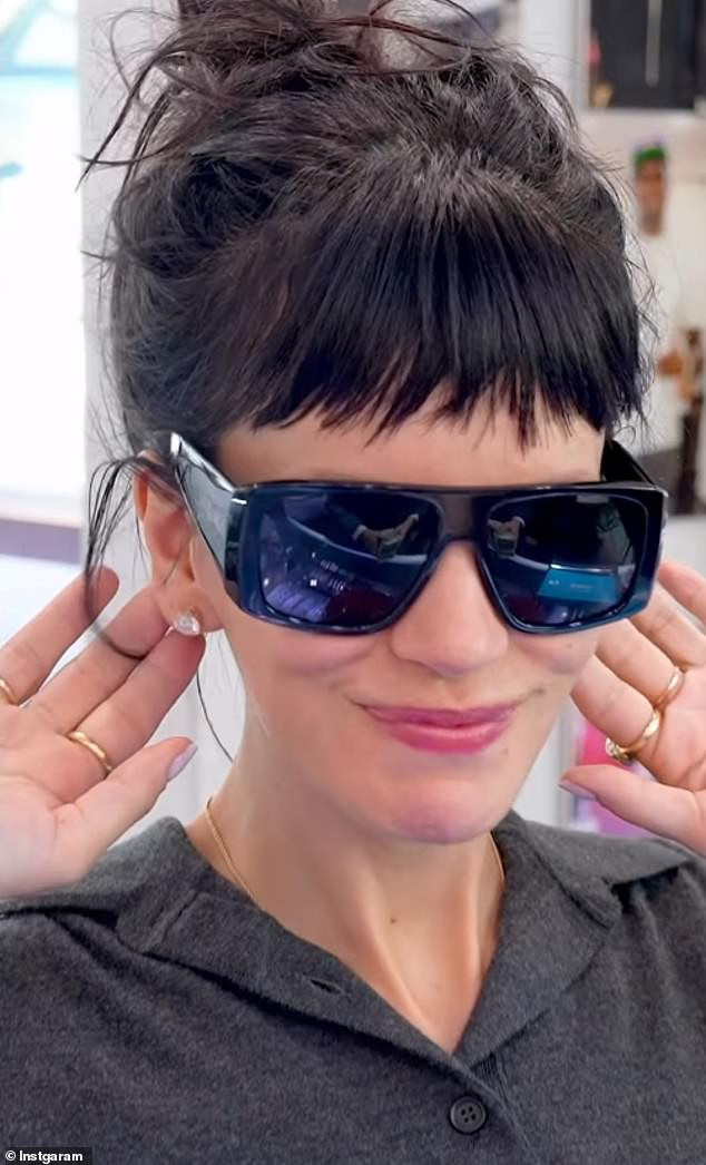 Ünlü şarkıcı tomarla para çıkarıp 2 milyon TL'lik takı aldı - Resim : 1