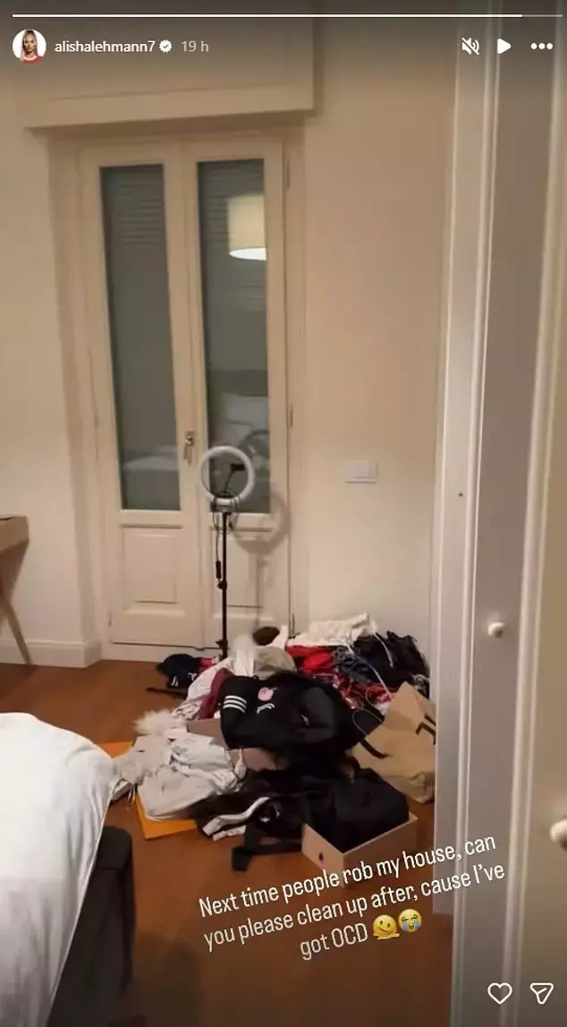 Dünya en seksi futbolcusu evinde kabusu yaşadı - Resim : 1