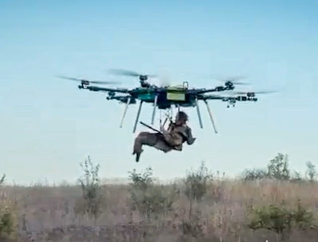 Esir askeri drone ile kurtardılar. Ukraynalı asker hayatta kalabilmek için iki bacağını kesmişti - Resim : 1
