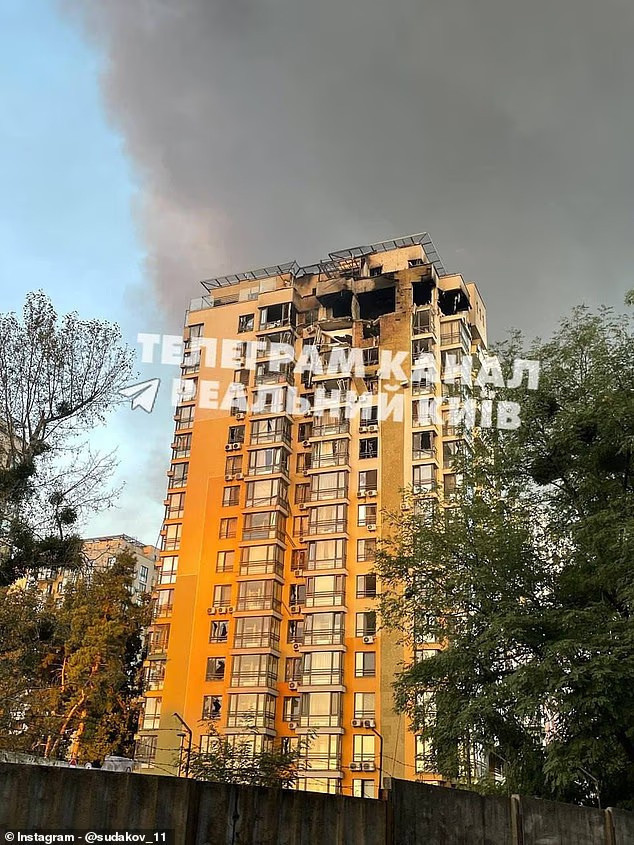 Yıldız futbolcunun evine drone saldırısı: Ailesi ölümden döndü - Resim : 3